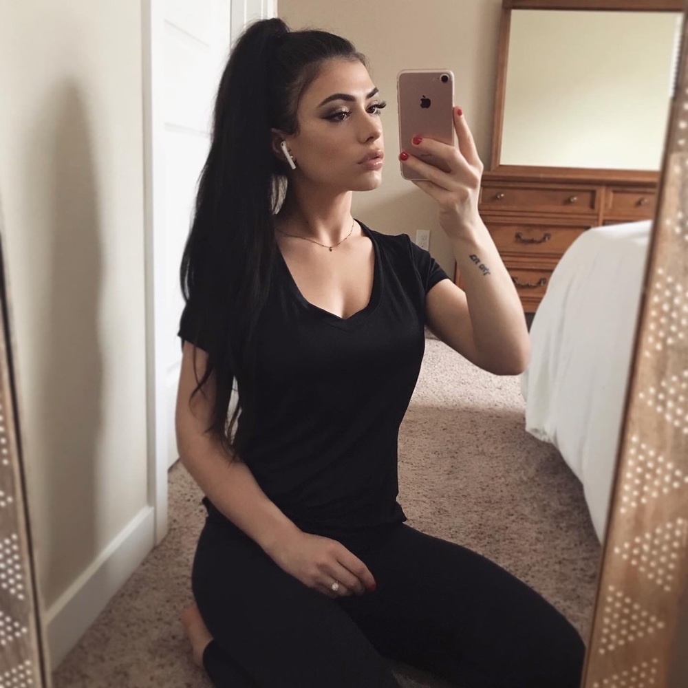 Meet Your Posher, Kayli